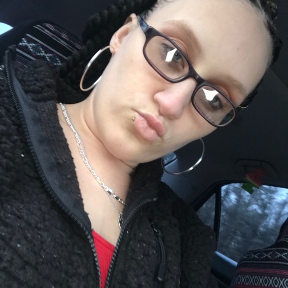 Meet your Posher, Jessica - Picture 1 of 1